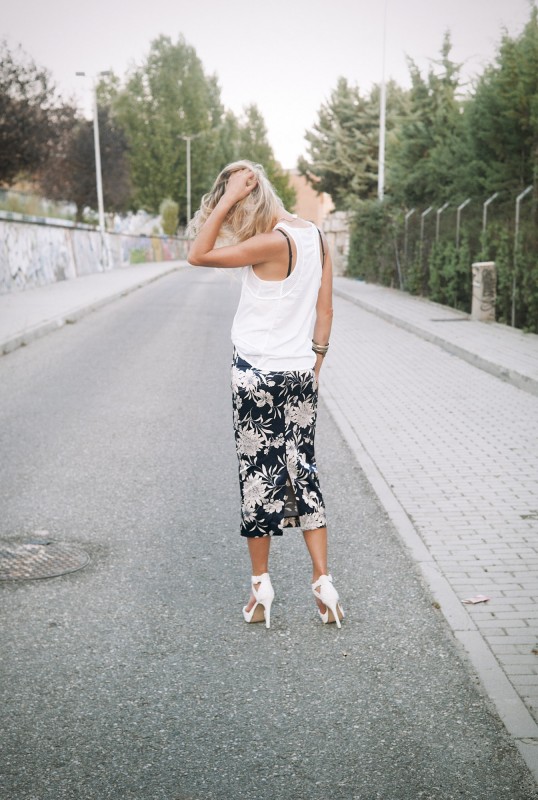 Vista de atrás, falda lápiz midi!